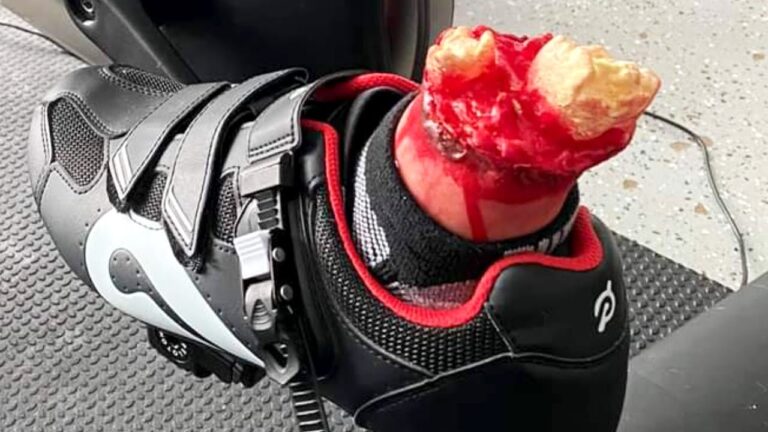 How to Unclip Peloton Shoes