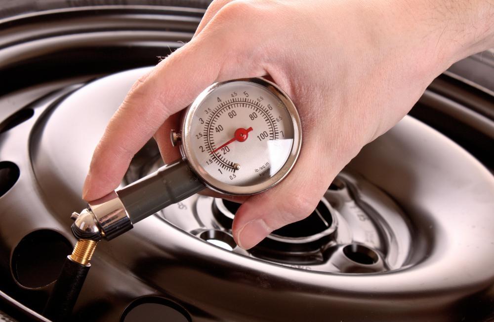 How to Calibrate Tire Pressure Gauge Outdoor Driving