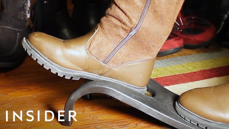 How to Take off Boots Without Zippers